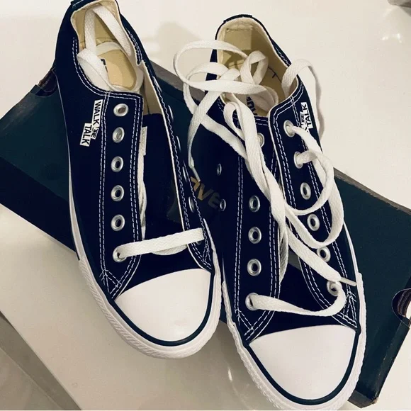 NWOT Converse Unisex Classic Black and White Sneakers 8.5 - Picture 2 of 7
